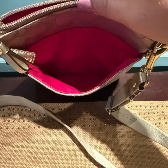 Coach Poppy Crossbody Bag With Sigbature C and Colorful Accents - Picture 5 of 10